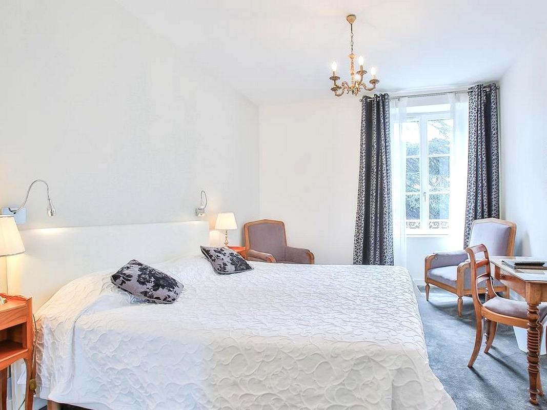 Logis Hotel Royal Saint-Mart Royat Eksteriør bilde